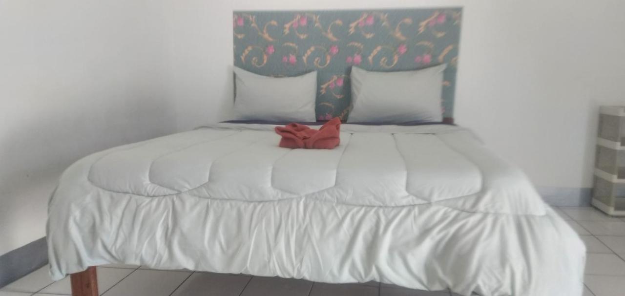Hidayah homestay Kelimutu Bagian luar foto