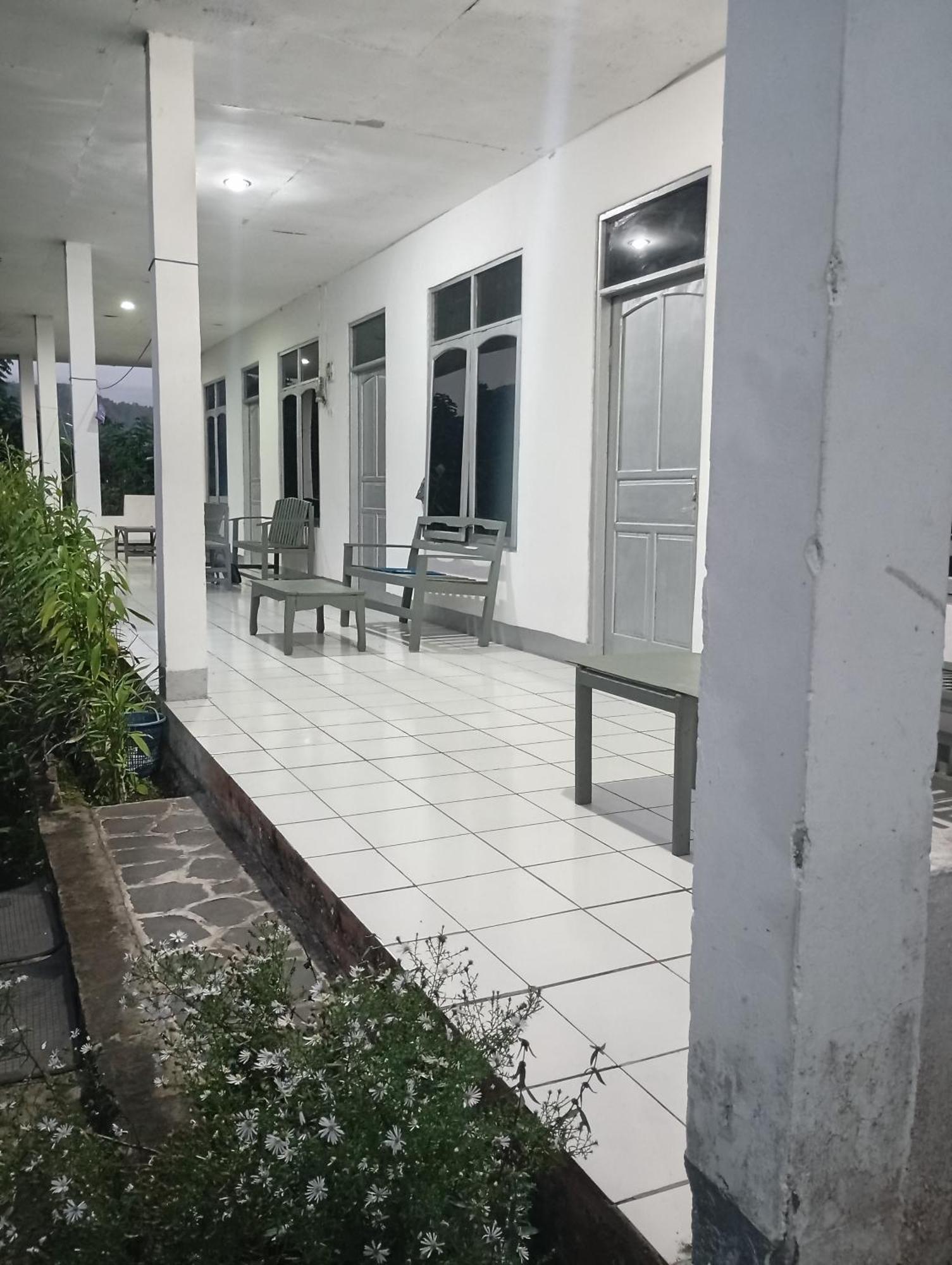 Hidayah homestay Kelimutu Bagian luar foto