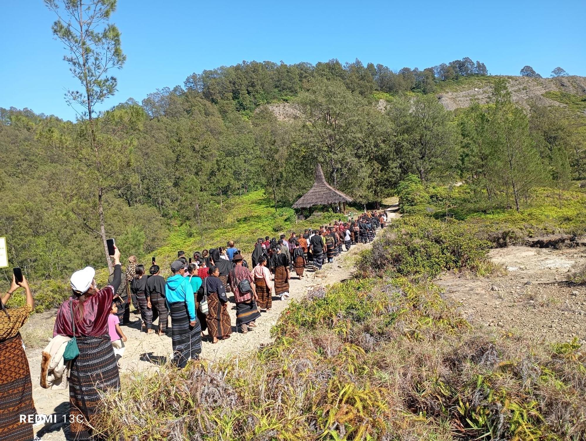 Hidayah homestay Kelimutu Bagian luar foto